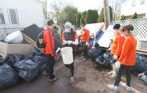 Marathon Runners Helping with Sandy Recovery (Michelle V. Agins/The New York Times)